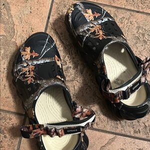 CROCS Women's Black and Brown Camo Mules